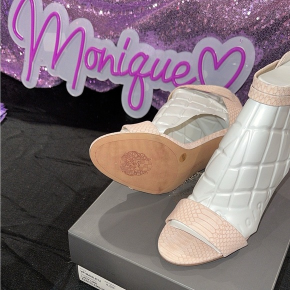 Baby Pink Vince Cumuto Heels | Never Worn | - Picture 4 of 4